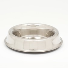 A bowl with a non -slip base and a raised edge, 710 ml