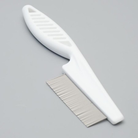 Comb with frequent teeth, 18 cm, plastic pen, white