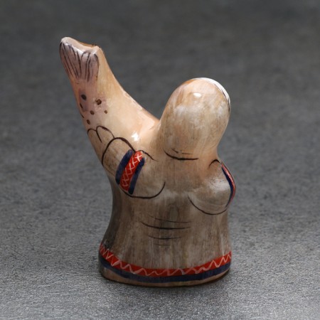 Сувенир "Эскимос с рыбой", селенит-3