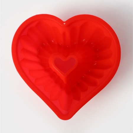 The form for baking the share "Heart. German cupcake ", silicone, 17 × 17 cm, mix color-5