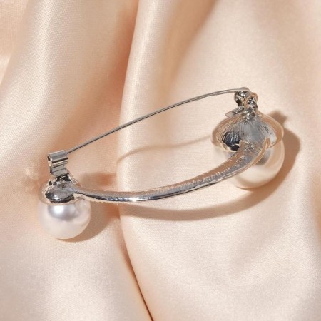 Club "crescent", 6 cm, white color in silver-3