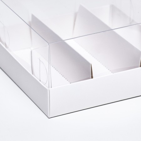 Packaging with a transparent lid under 3 eclairs, white 13.5x13.5x6 cm-2