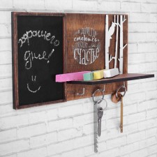 The keywood is wall -mounted with the Happiness shelf.
