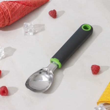Spoon for ice cream of the lime, 19.5 × 4.2 cm, black and green color