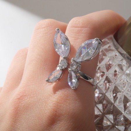 The ring "Butterfly" is elegant, the color is white in silver, dimensionless-3