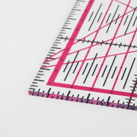 A quilting and patchwork ruler, 15 × 15 cm, color mix-1