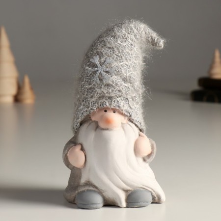 Souvenir Ceramics "Dwarf with a snowflake on the cap, in the gray" 9.7x8x16.2 cm
