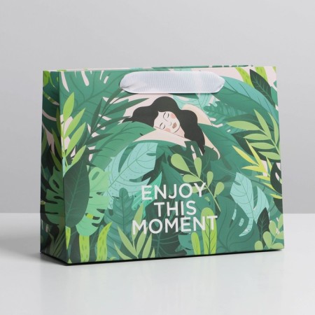 Gift package laminated, packaging, “moment” 22 x 17.5 x 8 cm