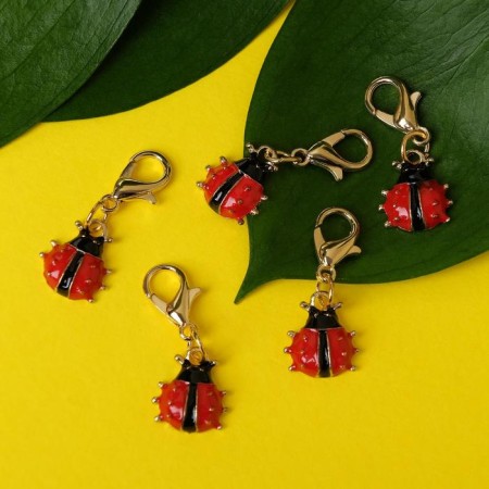 Charmik "God's cow", the color is red-black in gold-1