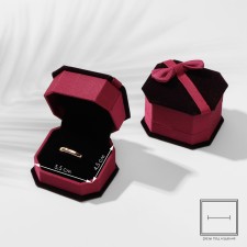 Case for the “Gift” ring 6.5 × 5.5, pink color, black insert