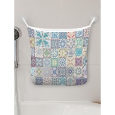 Organizer in a bath on suction cups 