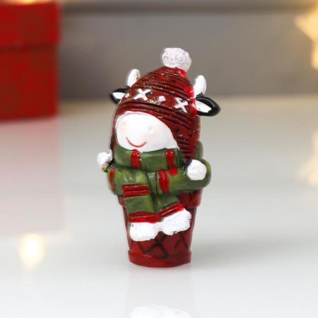 Polystone souvenir "Gobby in a knitted hat" Red with green 7.5 cm-3