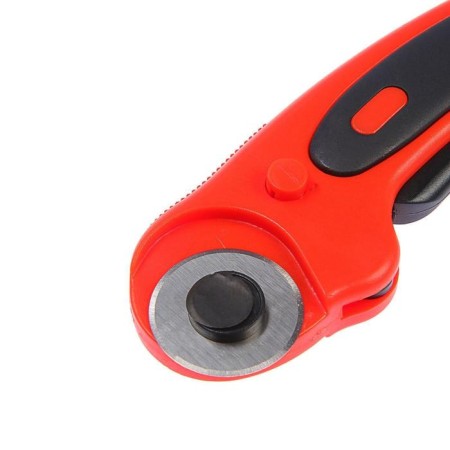 LOM discount knife, plastic case, blade-cloth, 28 mm + gift of roller blades-3 pcs.-9
