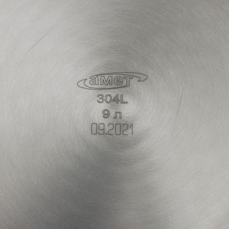 The pan is whole, 9 l, d = 28 cm, with a heat distribution layer, a metal cover-3