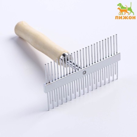 Combuscular comb there is double -sided, wooden handle