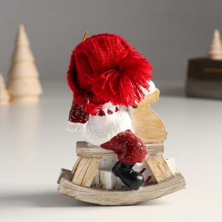 Polystone souvenir "Baby in a large red hat on a toy-rocking toy" 6x10x13 cm-2