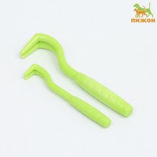 A set of ticks for ticks, 2 sizes, green