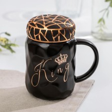 Ceramic mug with a plastic lid 