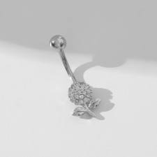 Piercing in the navel 