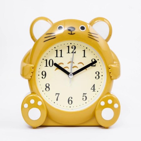 An alarm clock "animals", discrete move, d-9.5 cm, 15 x 13.5 cm