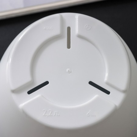 Pot with the pallet "Athena", 2.2 l, the color is white-3