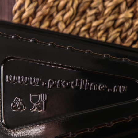 A disposable plastic container for a piece of cake, 17.6 × 9.5 × 6.4 cm, black bottom-1