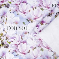 Glossy packaging paper 