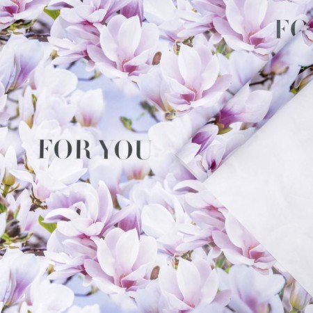 Glossy packaging paper "Blooming magnolia", 70 x 100 cm