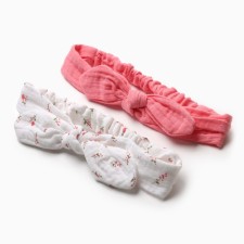 A set of bandages on the head of a baby I am a 