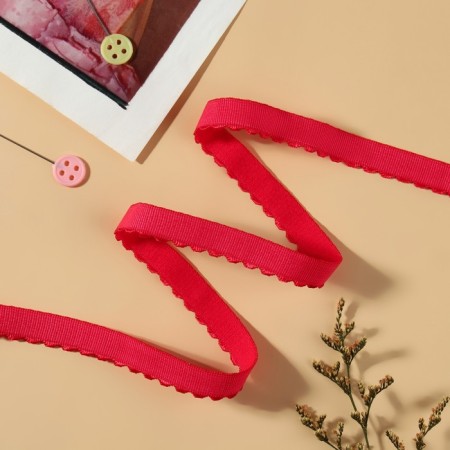 Gum is openwork, 10 mm, 10 ± 0.5 m, red color