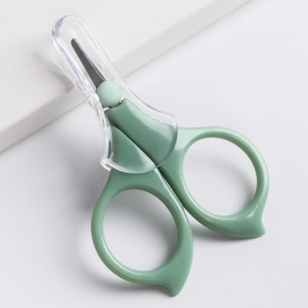 Children's manicure scissors, with a protective cap, type 2, green color