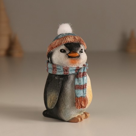 Polystone souvenir "An important penguin in a hat with a bomb, in a blue scarf" 7.5x6x9.5 cm