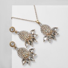 Set 2 objects: earrings, pendant 