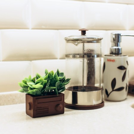 Kashpo concrete mini "Retro radio" with moss light brown 8x4x4.5cm (moss green stabil.)-6