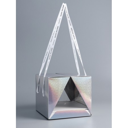 Box under a bento-port with ribbons, 21 x 21 x 18 cm