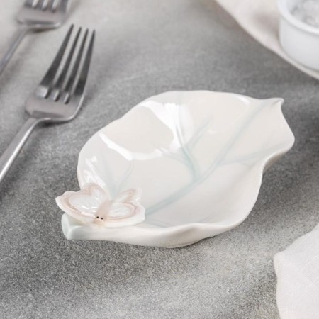 Ceramic serving dish "butterfly on a leaflet", 15 × 9 × 5 cm