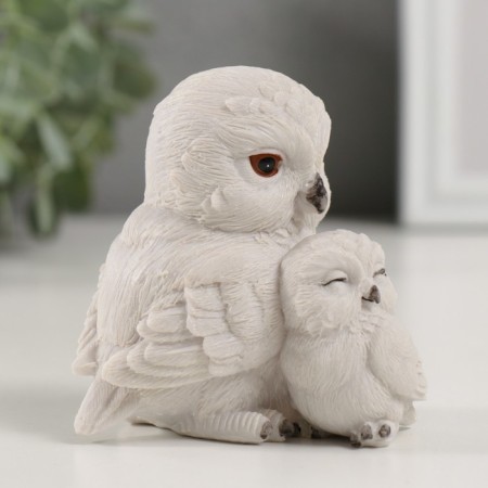Polystone souvenir "White Owl with a hodger" 8x6x8.5 cm-1