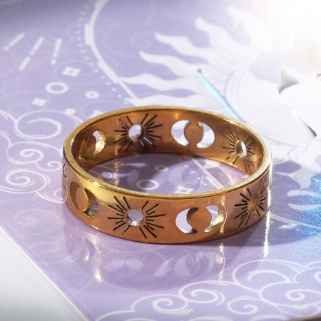 The ring "Sun and crescent", color gold, 17 size-3