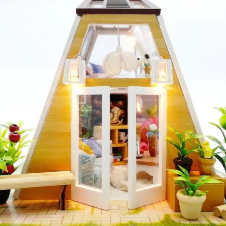 Interior designer Hobby Day Minihouse “The 21st Century Hut”, Rumbox-2