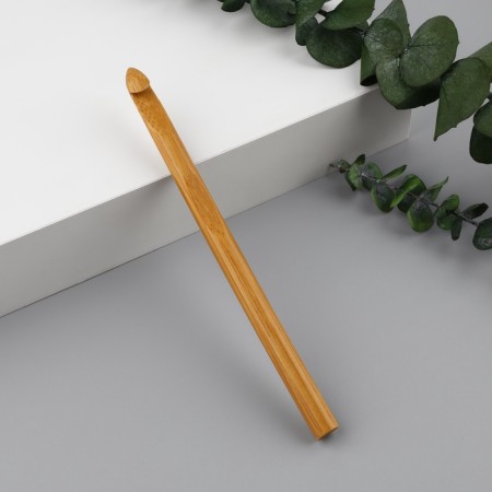 Knitting hook, bamboo, d = 9 mm, 15 cm