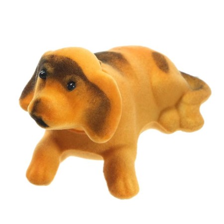 Dog on a car panel shocking his head, small, beige color