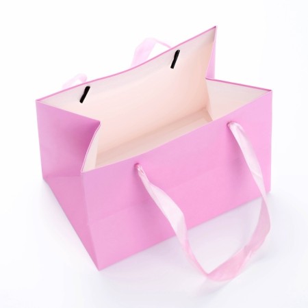 Gift package with a wide bottom of 20 × 14 × 13.2 cm, pink-2