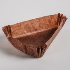 Baking shape is brown, the shape of the triangle, 10.2 x 10.2 x 7.5 x 2.5 cm