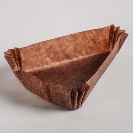 Baking shape is brown, the shape of the triangle, 10.2 x 10.2 x 7.5 x 2.5 cm