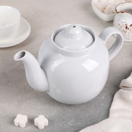 Amber kettle, 1.4 l, white color