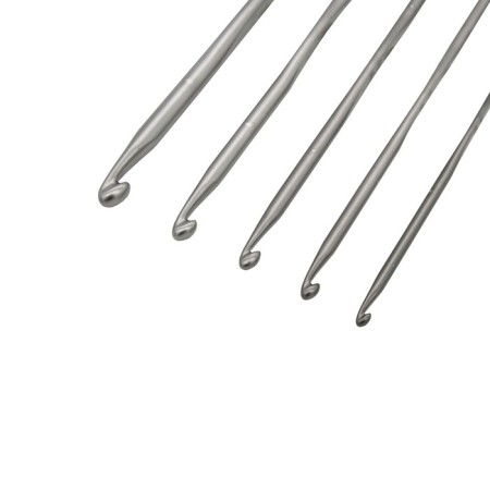 A set of hooks for knitting, aluminum, 2.5-5.0 mm-2