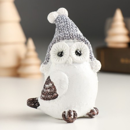 Polystone souvenir "White Eagle owl in a cap-cap" with a sprinkle of 5.8x5x8.2 cm