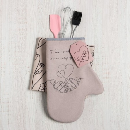 Gift set is prepared from the heart: a towel, a mittens-output, a brush, a blade, a whisk-7