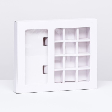 Box with a shell with a window under 12 sweets and chocolate tiles 23.7x19.9x3.1 cm