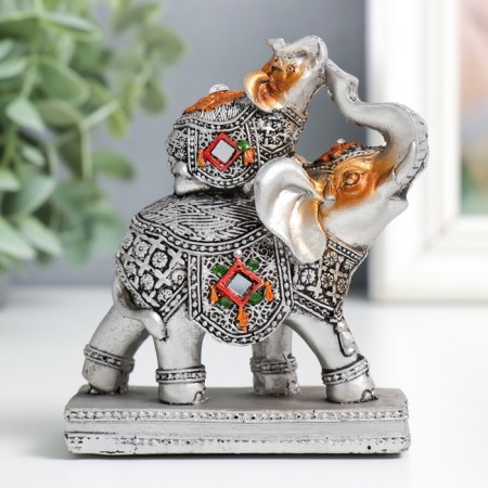 Souvenir Polystone "Elephant on the Slonia" on the stand silver 8x4x10 cm